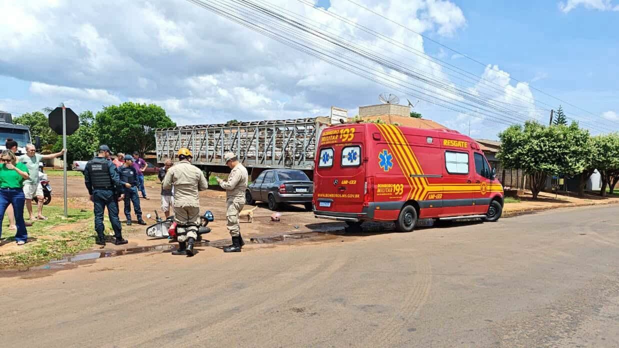 Imagem de compartilhamento para o artigo Colisão entre moto e carro deixa mulher ferida no centro de São Gabriel do Oeste da MS Todo dia